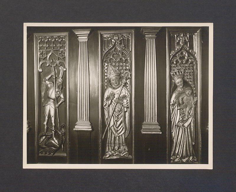 Średniowieczne stalle kanoniczne.