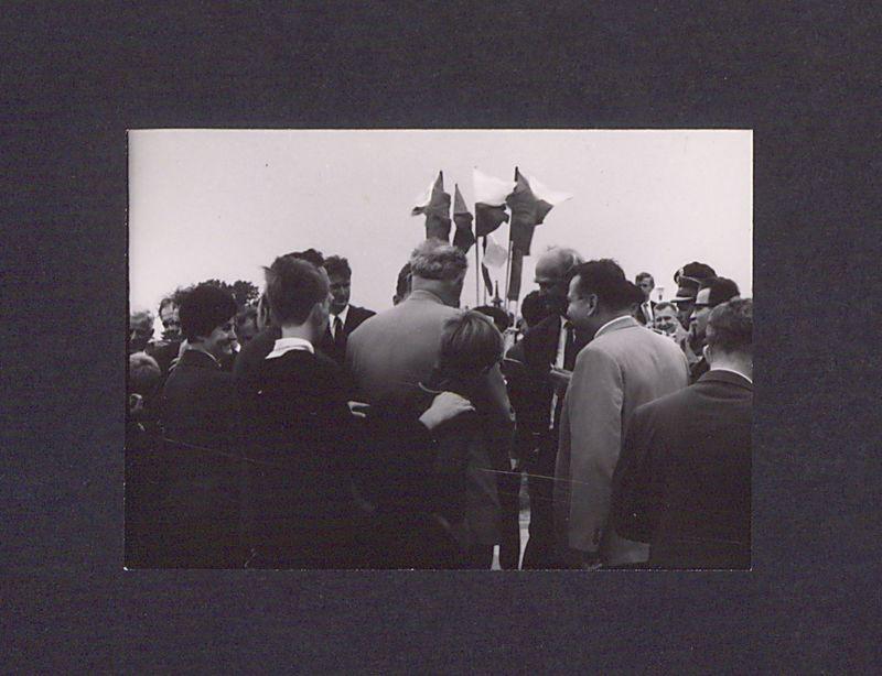 25-lecie Polskiej Rzeczypospolitej Ludowej. Grupa uczestników uroczystości.