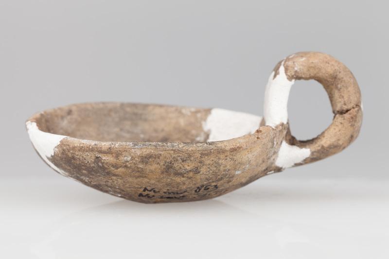 Miniaturowy czerpak półkulisty z taśmowatym uchem