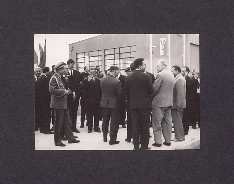 25-lecie Polskiej Rzeczypospolitej Ludowej. Grupa uczestników uroczystości.