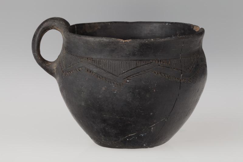 Kubek z taśmowatym uchem 