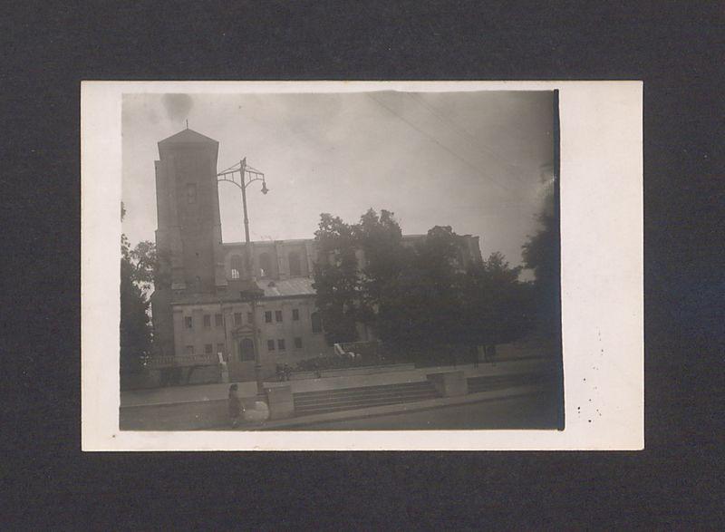 Katedra od południowej strony.