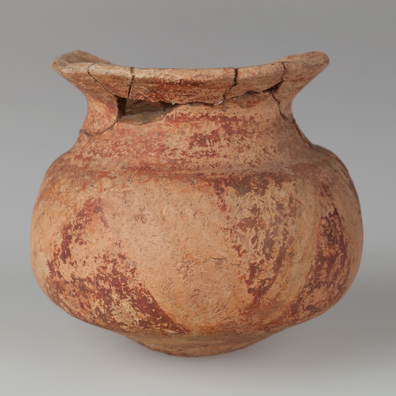 Malowana czarka o baniastym brzuścu