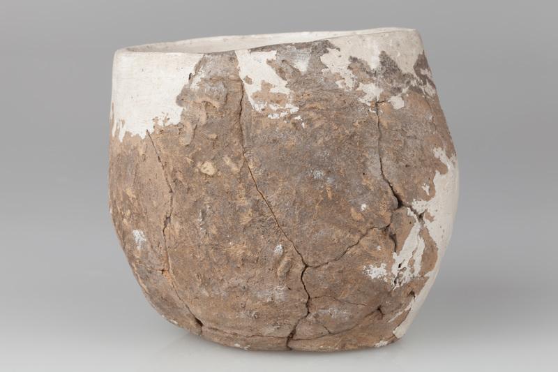 Popielnica w formie garnka jajowatego z płaskim dnem 