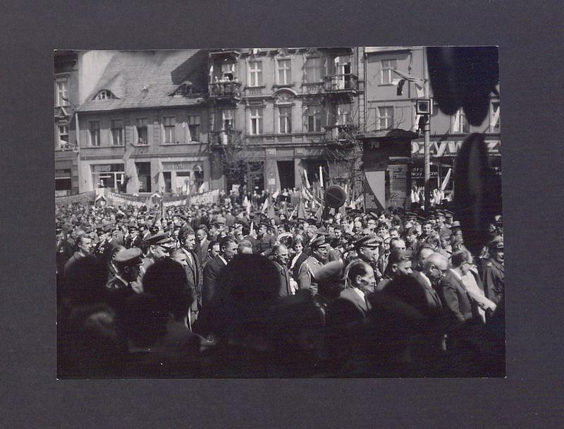 1 Maja 1972 r. w Gnieźnie. Rynek.