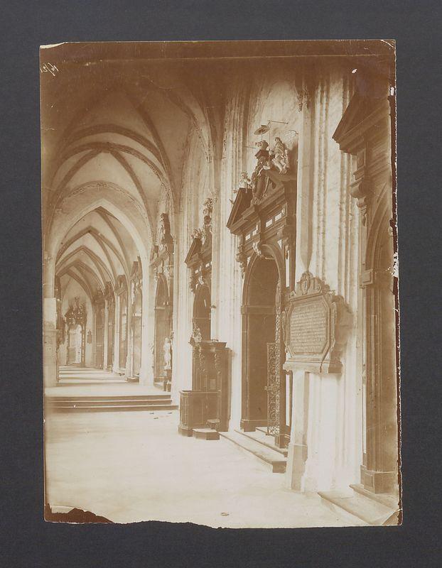 Południowa nawa w katedrze.