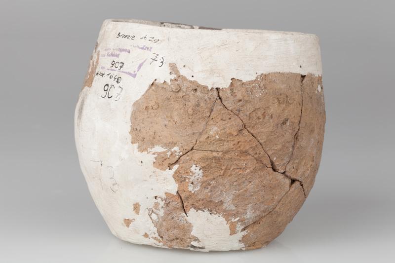 Popielnica w formie garnka jajowatego z płaskim dnem 