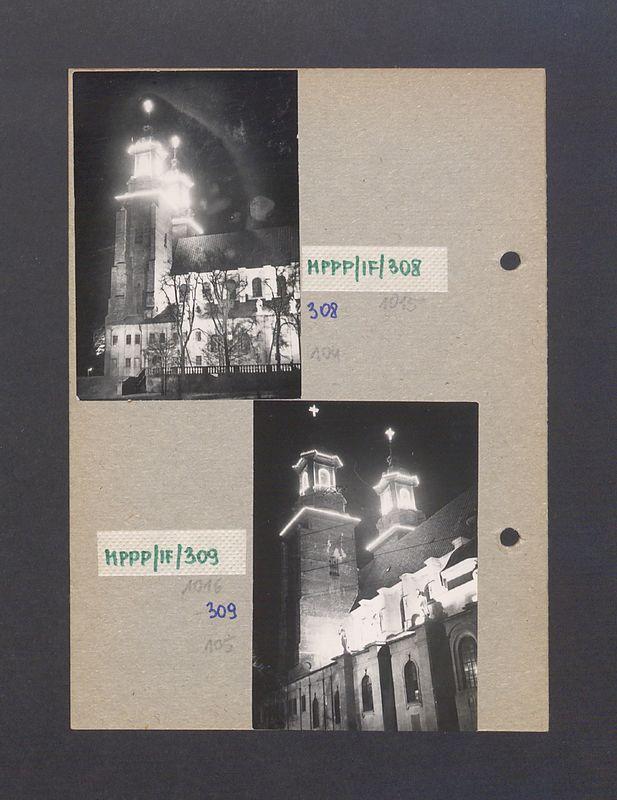 Widok na oświetlone wieże katedry.