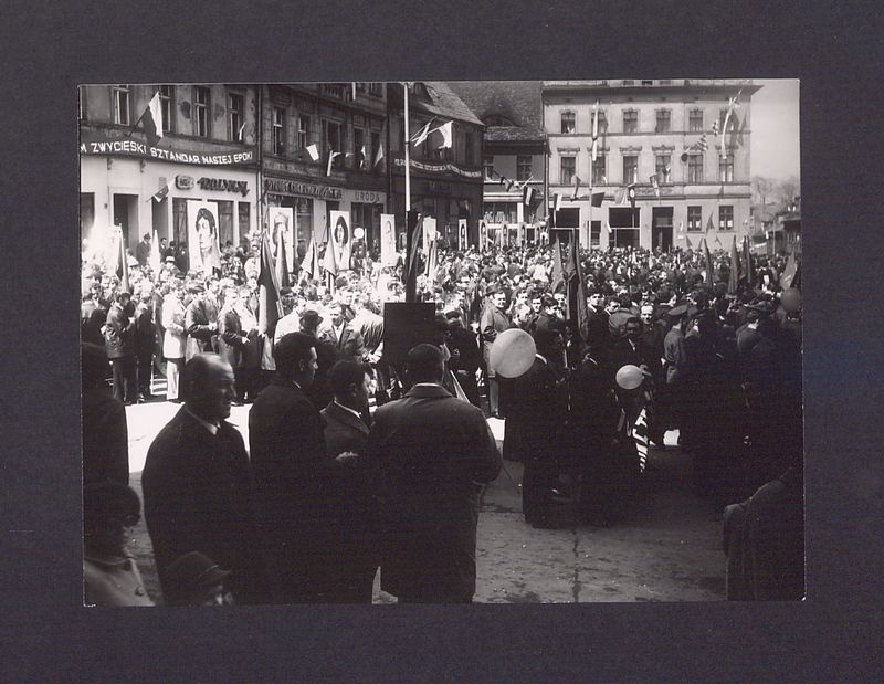 Obchody 1 Maja 1970 r. Uczestnicy pochodu.