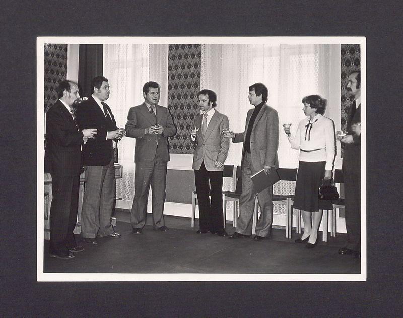 Podpisanie porozumienia z Filharmonią Poznańską w Gnieźnie w Pałacu Ślubów. Trzeci z lewej Henryk Jankowski, pierwszy sekretarz PZPR w Gnieźnie.