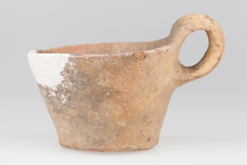 Kubek stożkowaty z taśmowym uchem 