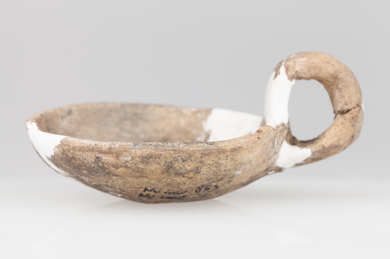 Miniaturowy czerpak półkulisty z taśmowatym uchem