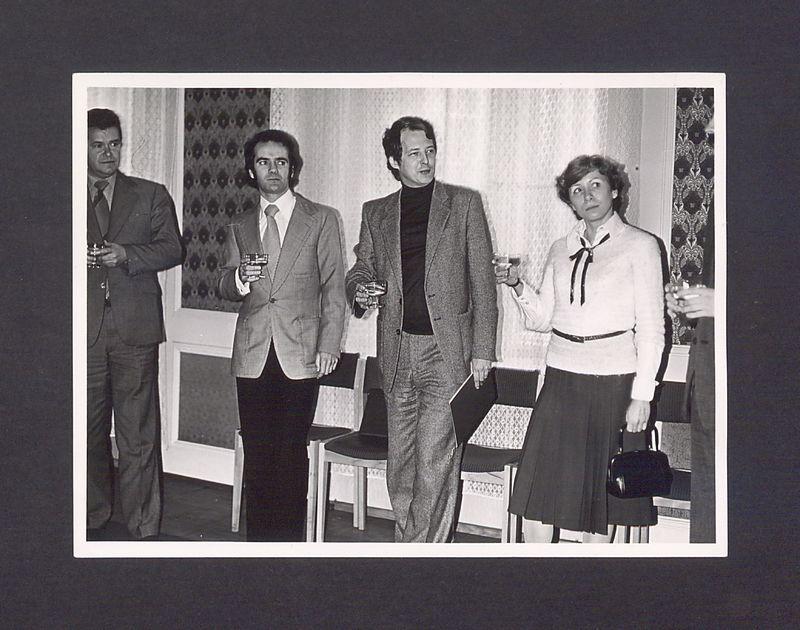 Podpisanie porozumienia z Filharmonią Poznańską w Gnieźnie w Pałacu Ślubów. Pierwszy z lewej Henryk Jankowski, pierwszy sekretarz PZPR w Gnieźnie.