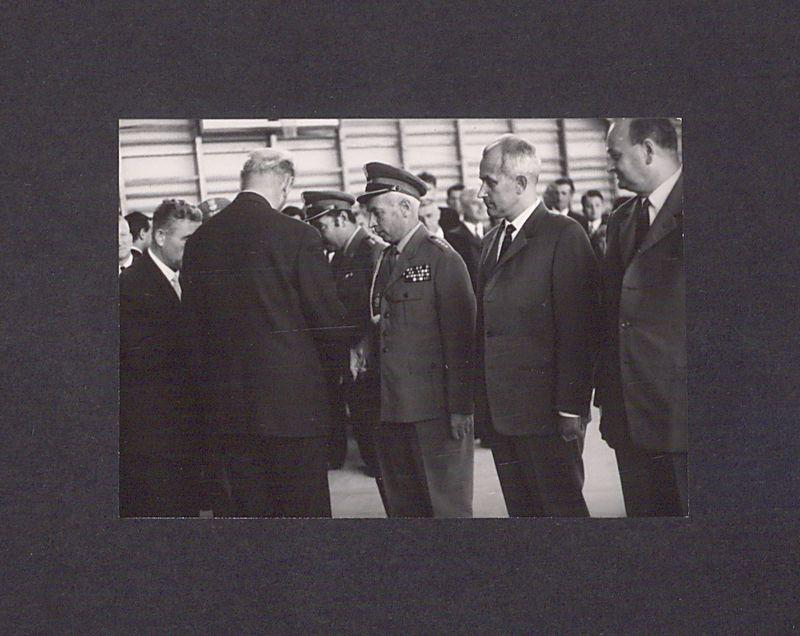 25-lecie Polskiej Rzeczypospolitej Ludowej. Odznaczanie zasłużonych dla PRL.