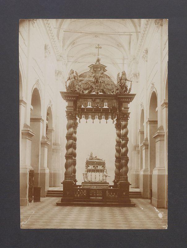 Konfesja św. Wojciecha w katedrze.