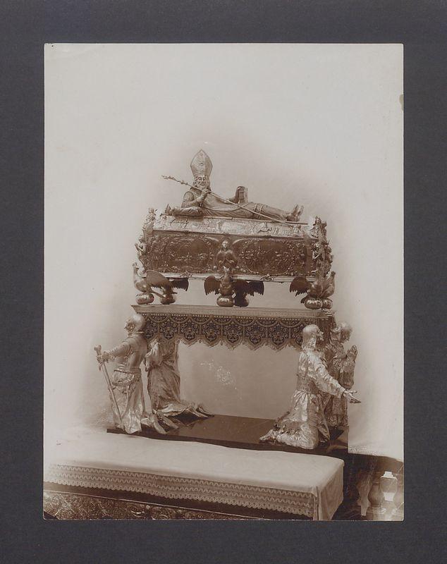 Trumna, relikwiarz św. Wojciecha.