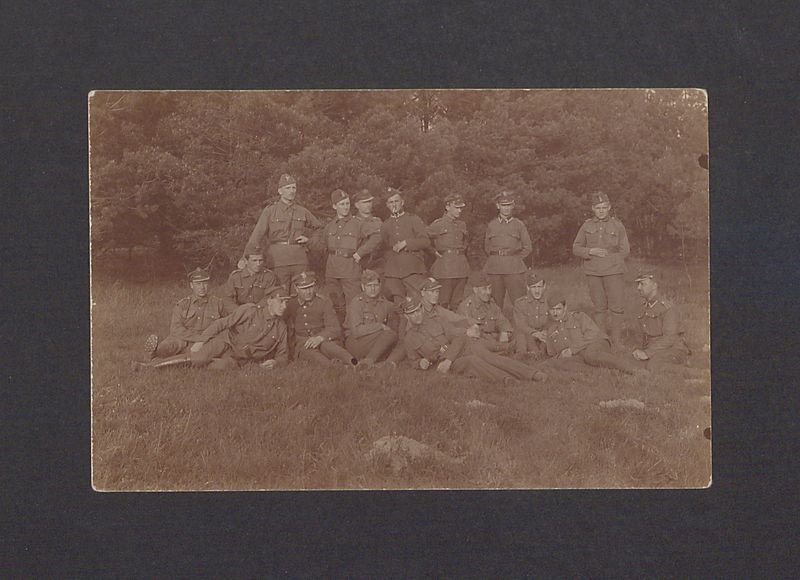 Żołnierze 69 Pułku Piechoty na manewrach.