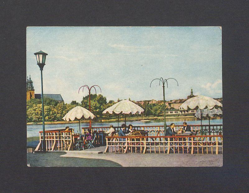 Kawiarnia nad jeziorem Jelonek.