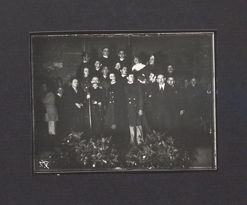 Szklane negatywy Dionizego Scholtza. Teatr uczniowski w Gimnazjum Bolesława Chrobrego – fragment „Warszawianki”.