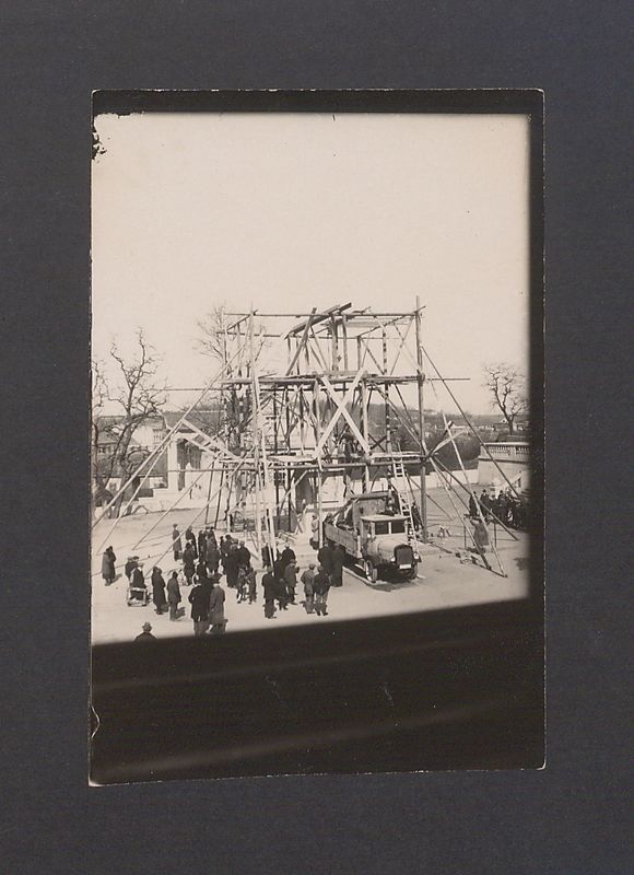 Montaż pomnika Bolesława Chrobrego.