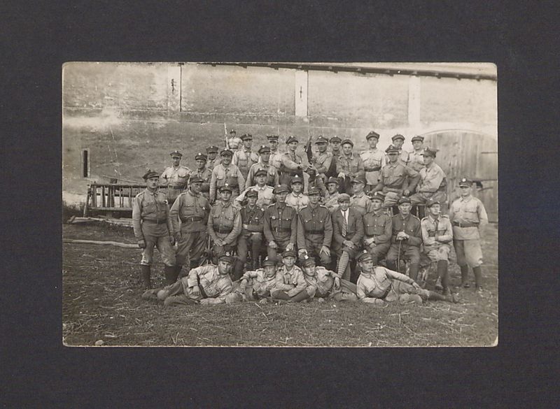 Żołnierze 69 Pułku Piechoty na manewrach w Ostrowite Trzemeszeńskim.