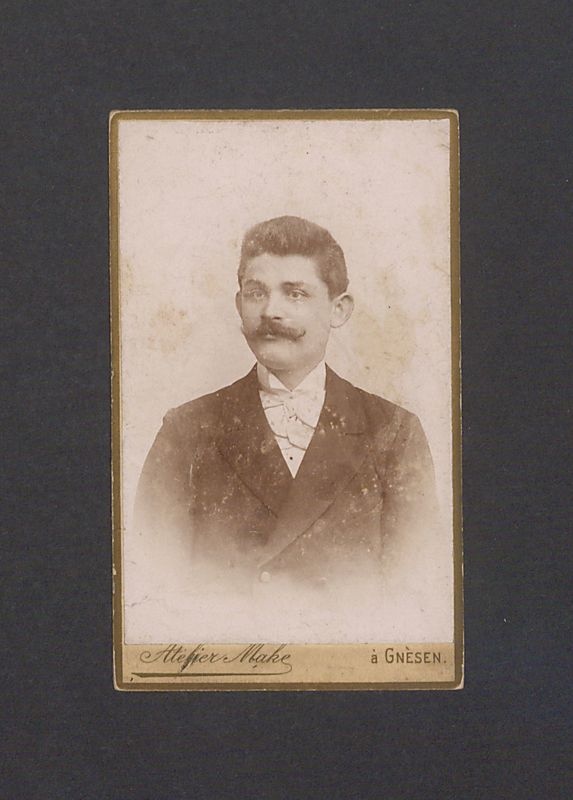 Portret młodego mężczyzny.