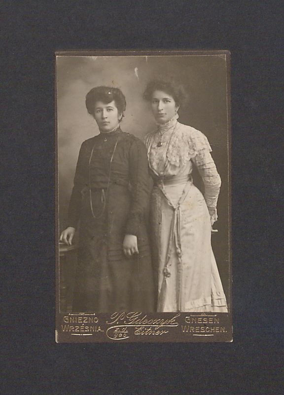 Portret dwóch kobiet.