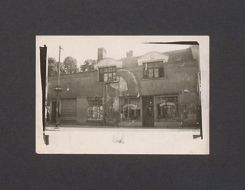 Sklep Władysława Hassa przy ul. Chrobrego.