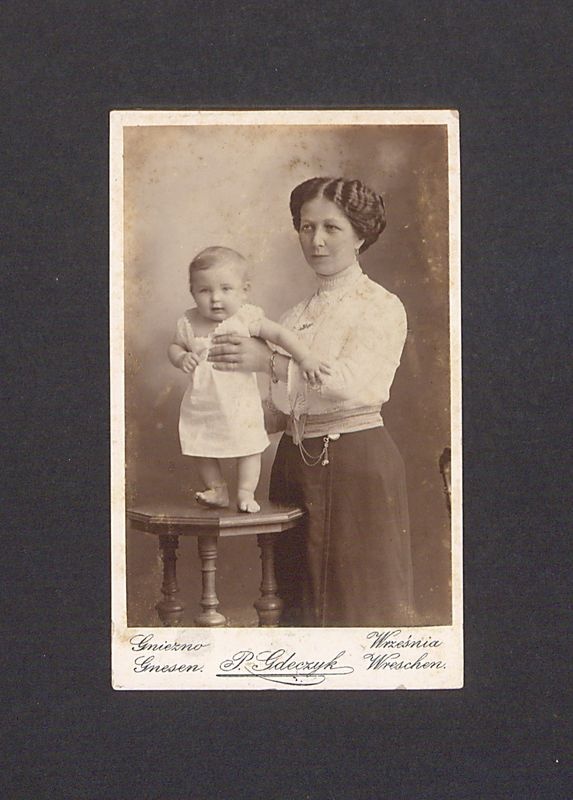 Portret kobiety z niemowlęciem.