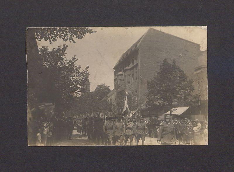 Święto 69 Pułku Piechoty. Ulica Chrobrego w pobliżu ul. Sienkiewicza.