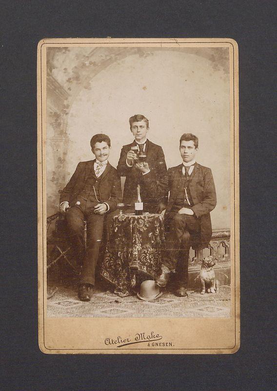 Portret trzech młodzieńców, Pierwszy z lewej Józef Przybyszewski.