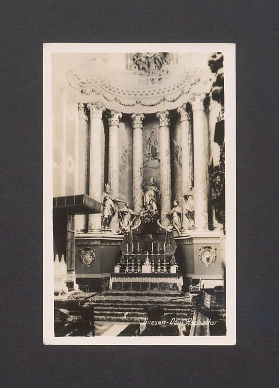 Ołtarz główny w katedrze.