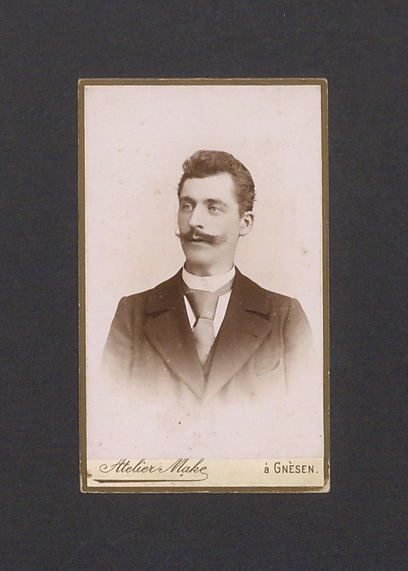 Portret młodego mężczyzny.