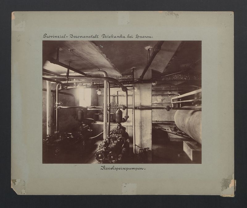 Gniezno – Dziekanka. Przepompownia. Urządzenia do rozprowadzania wody na obszarze szpitala. 