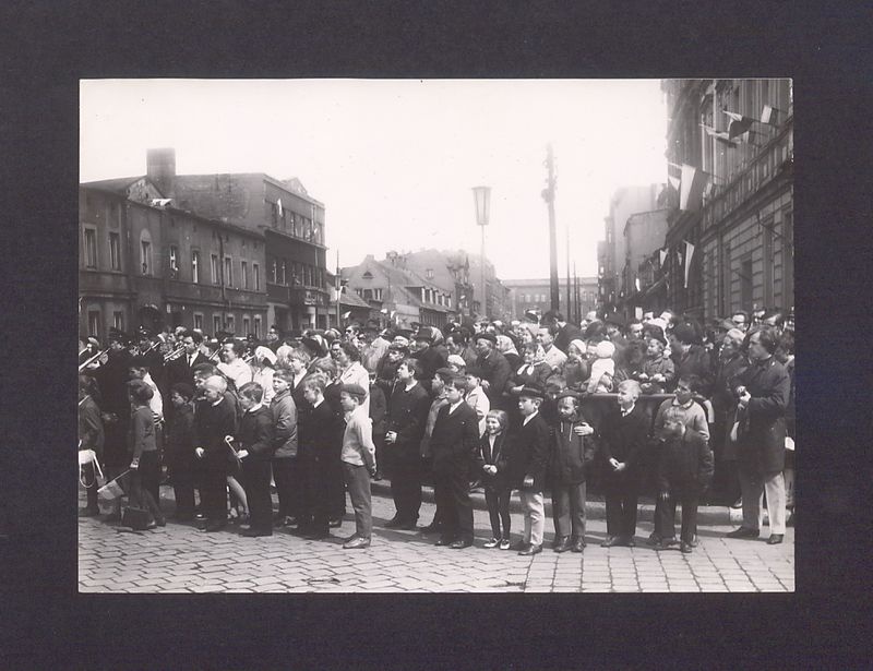 Obchody 1 Maja 1970 r. Uczestnicy pochodu.