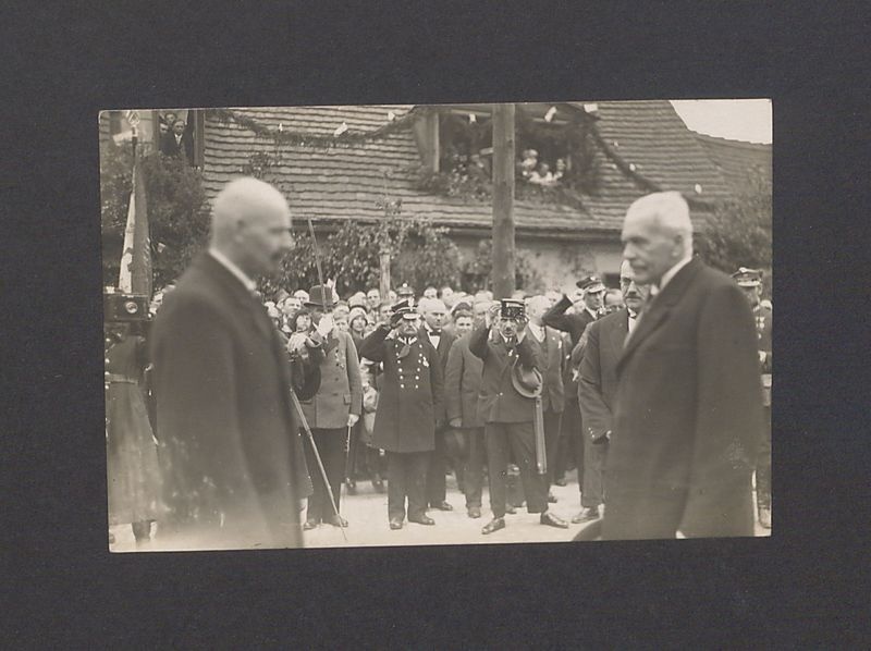 Uroczystości odsłonięcia pomnika Bolesława Chrobrego.Na pierwszym planie, z lewej Leon Barciszewski, prezydent Gniezna. Natomiast z prawej Ignacy Mościcki, Prezydent Rzeczypospolitej Polskiej.