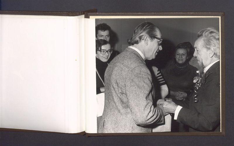 Album pamiątkowy z obrazujący uroczystość z okazji 80-lecia urodzin T. Kulisiewicza, cz. 2