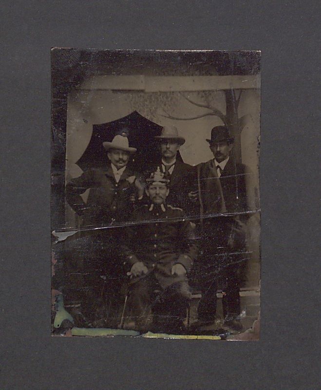 Portret czterech mężczyzn.