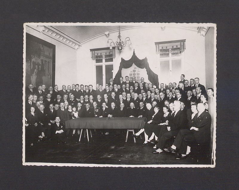 Uczestnicy uroczystości poświęcenia Domu Kupieckiego.