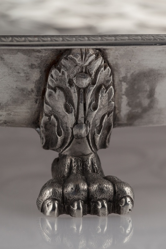 Taca inkrustowana numizmatami