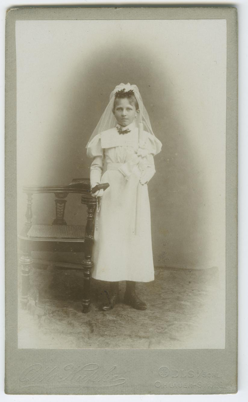 Portret komunijny dziewczynki