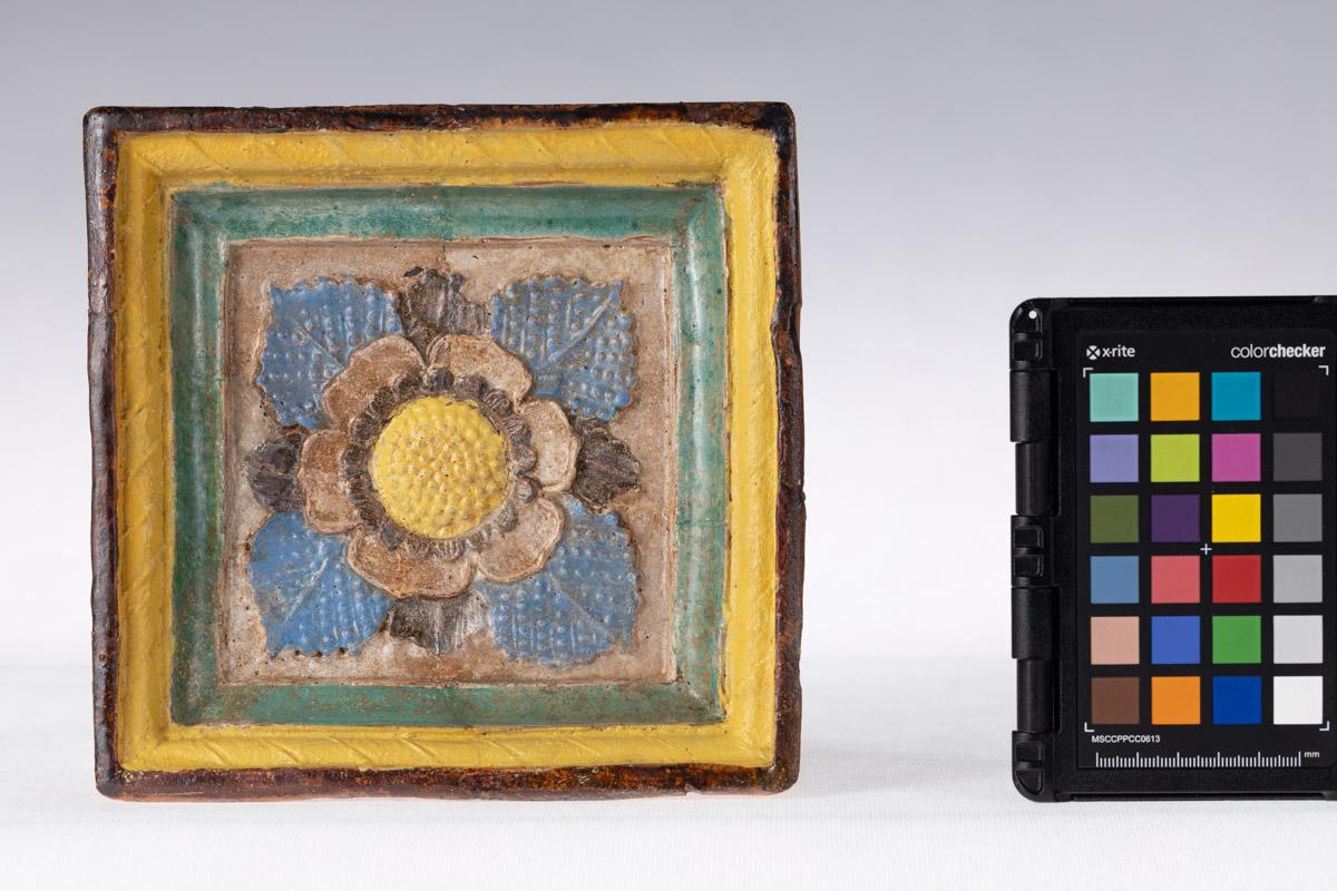 Kafel z rozetą kwiatową