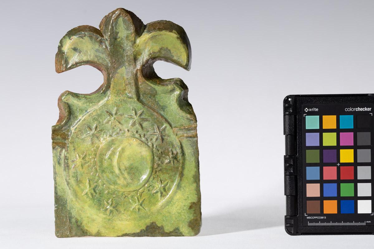 Kafel z motywem półksiężyca i gwiazd