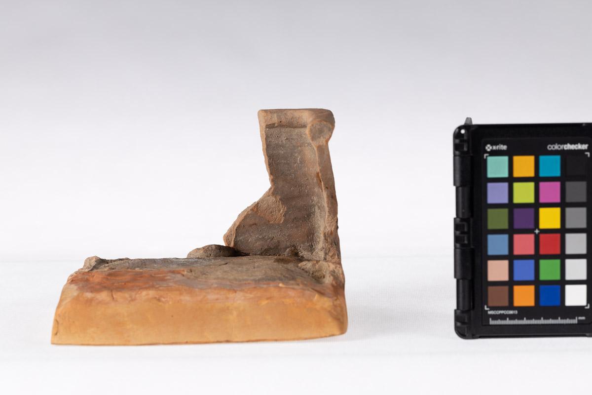 Kafel z motywem roślinnym