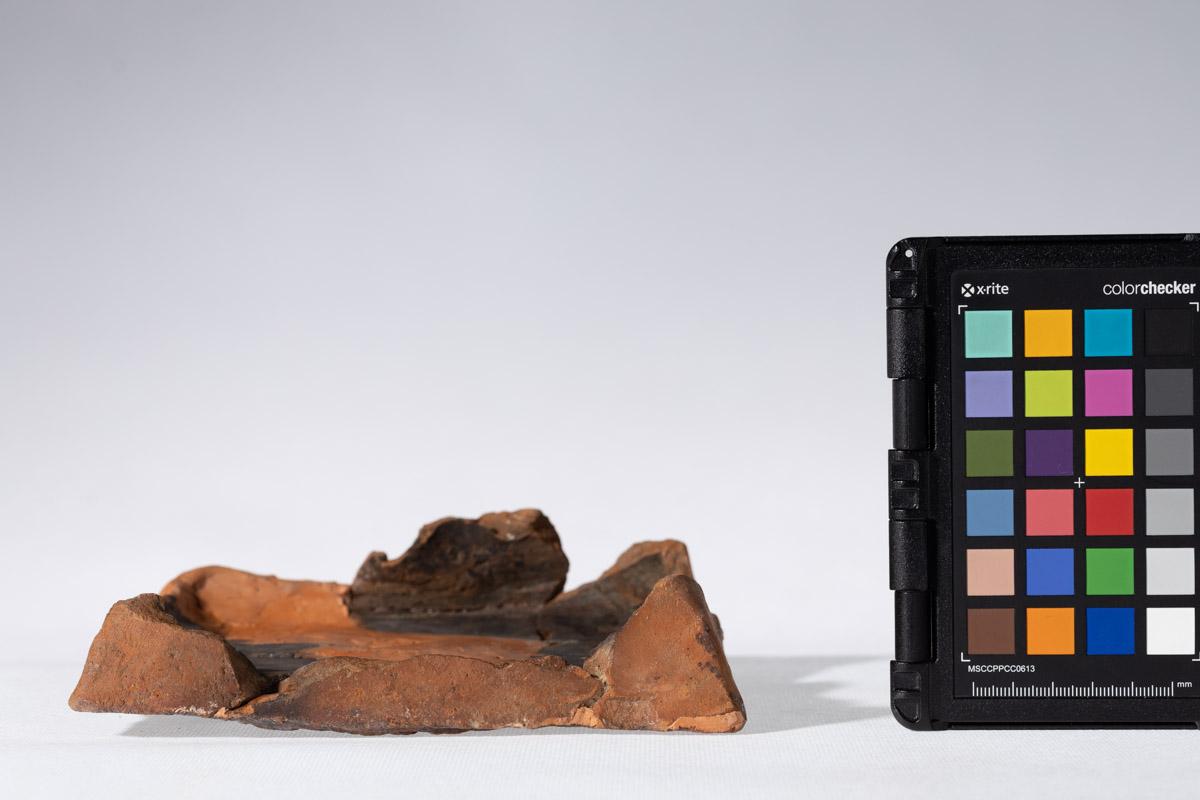 Kafel z wyobrażeniem pelikana w gnieździe