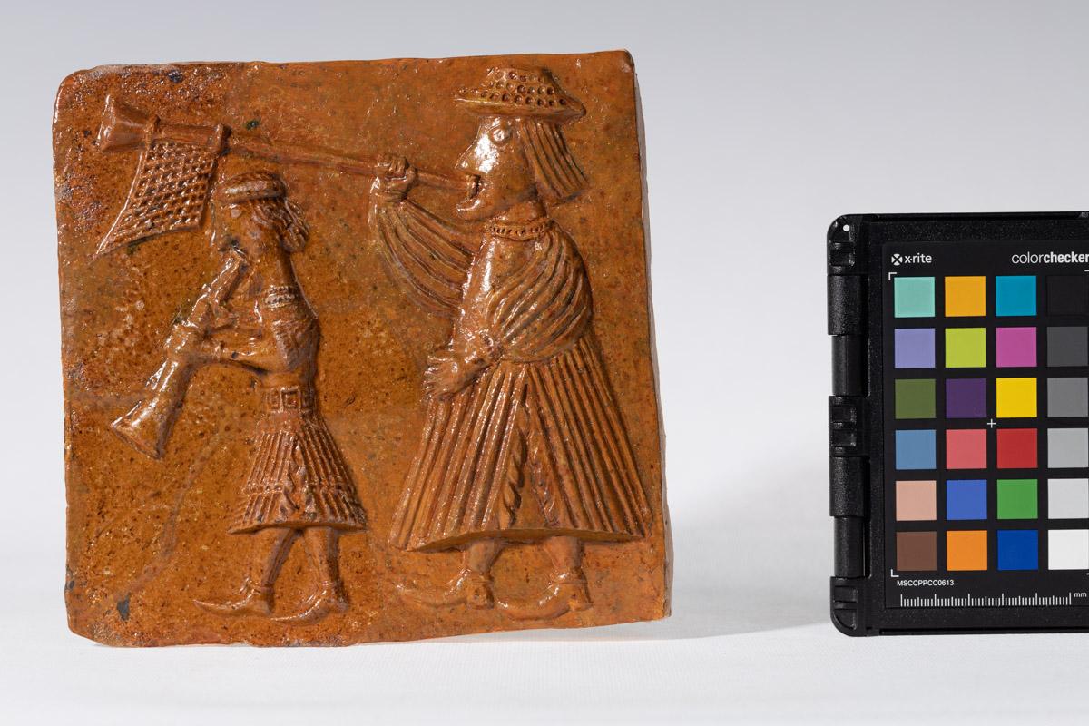 Kafel z wyobrażeniem dwóch muzyków