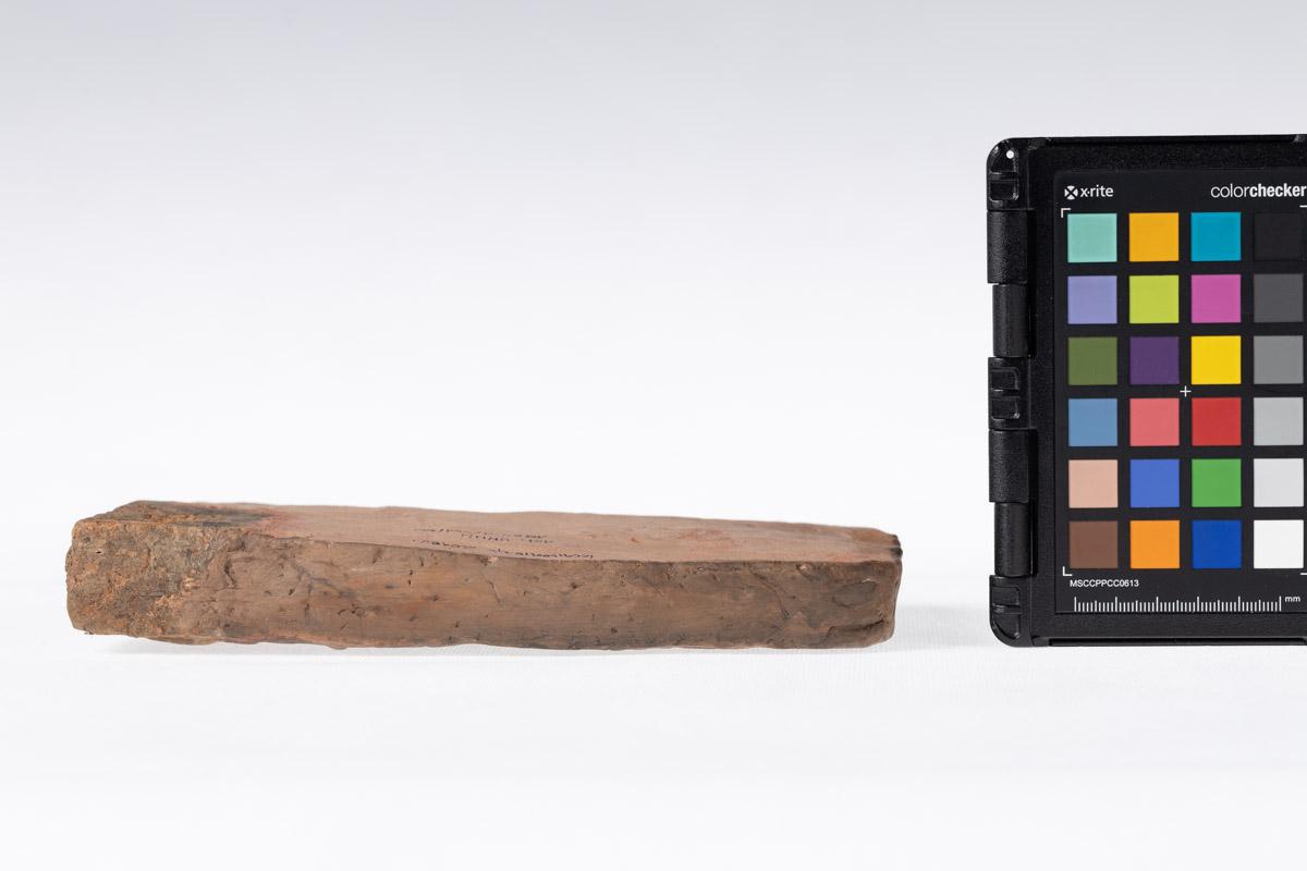 Płytka z wyobrażeniem gryfa