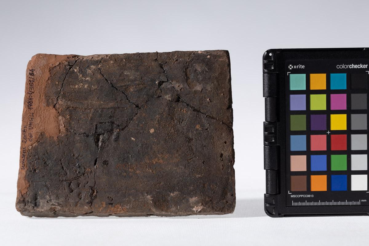 Płytka z wyobrażeniem ptaka