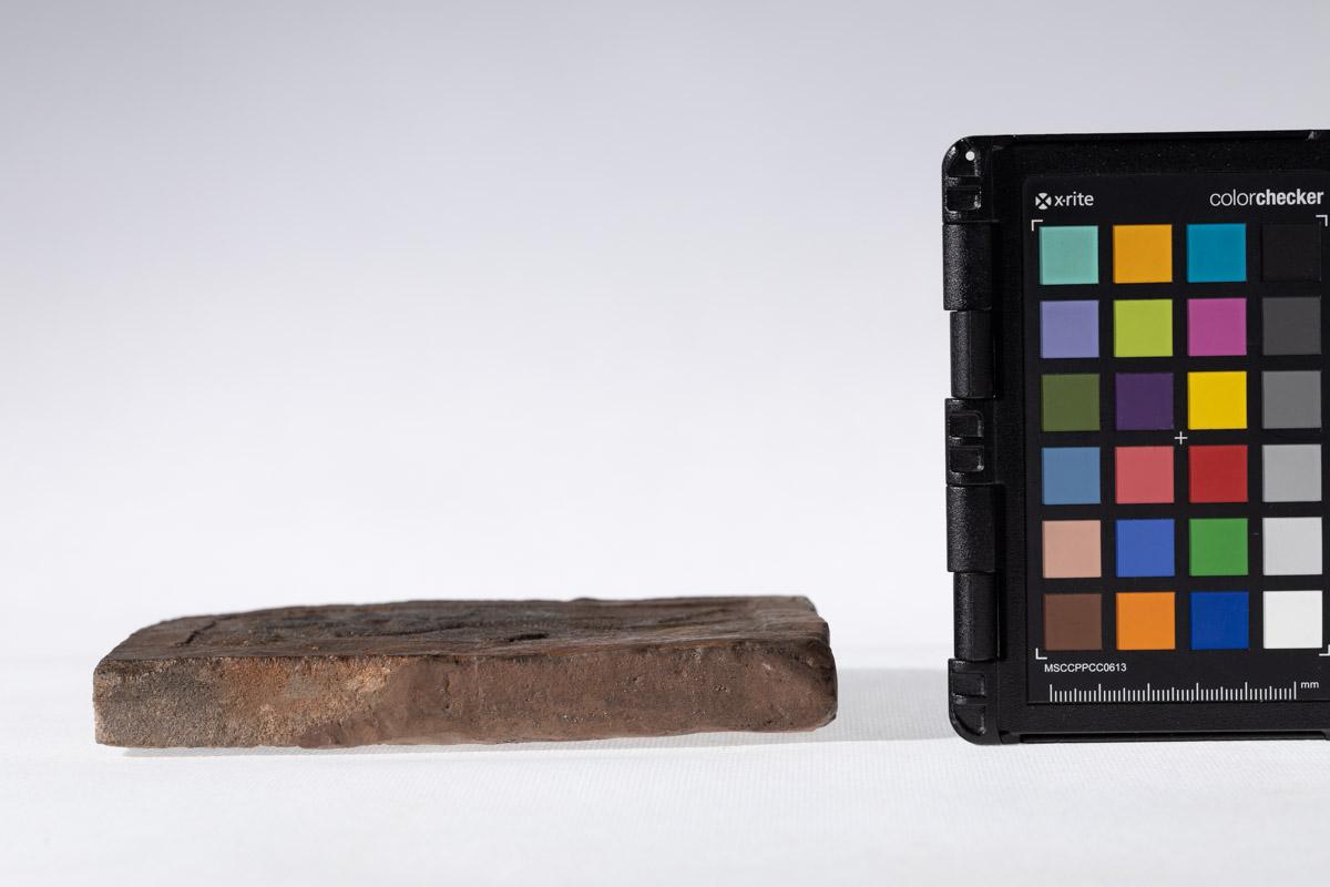 Płytka z wyobrażeniem konia, głowy ludzkiej i smoka