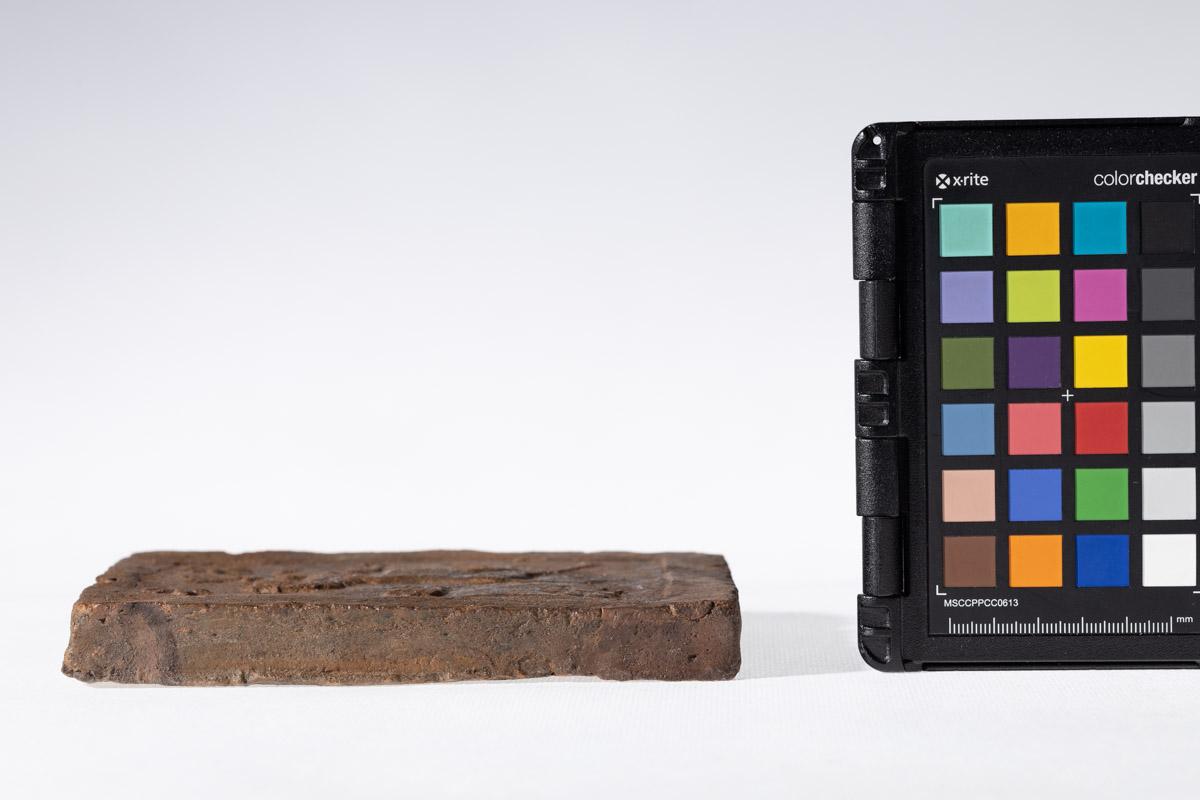 Płytka z wyobrażeniem konia, głowy ludzkiej i smoka